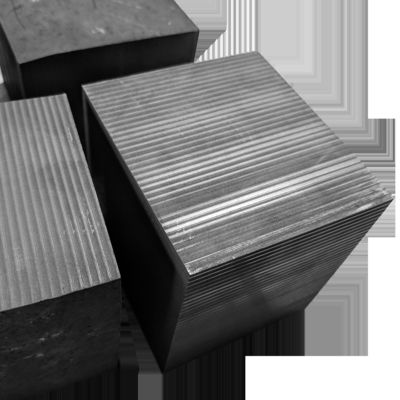 Dunkelgrauer isostatischer EDM Graphitblock 120 Mpa Druckfestigkeit