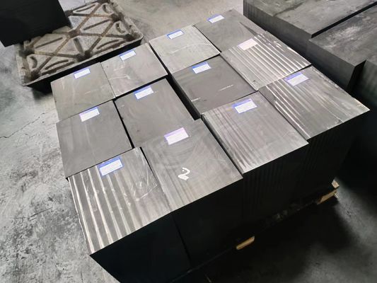 Hochreine Graphitmaterialien für Graphitschmelztiegel und -stopper
